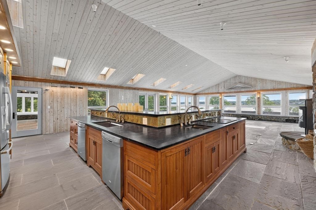 683 Neck Road, Tiverton RI 02878 photo 33
