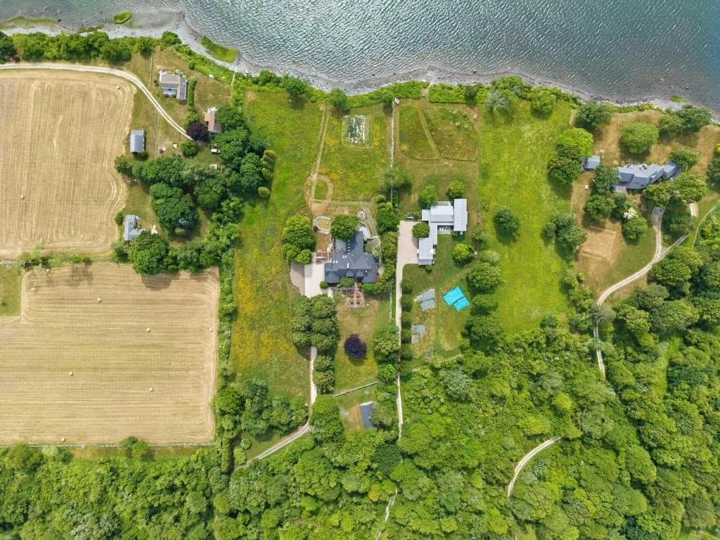 683 Neck Road, Tiverton RI 02878 photo 4