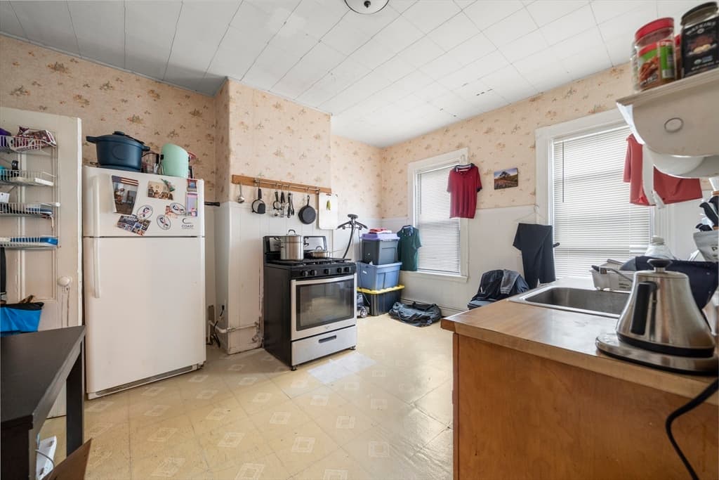 3 Family at 48 H Street, Boston MA 02127, Boston, photo 10 of 19