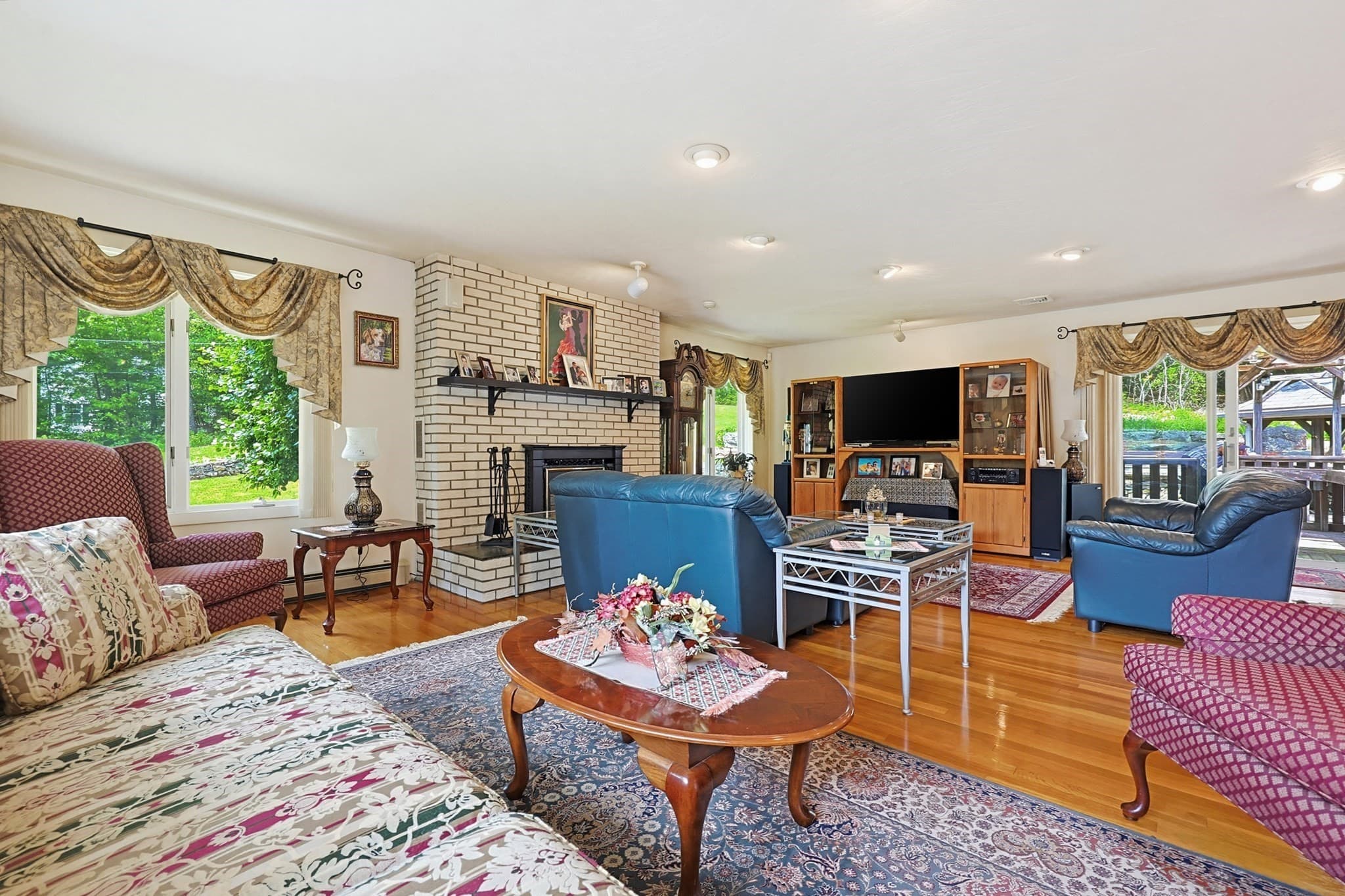 Single Family Residence at 251 Millbury St, Auburn MA 01501, Auburn, photo 9 of 42
