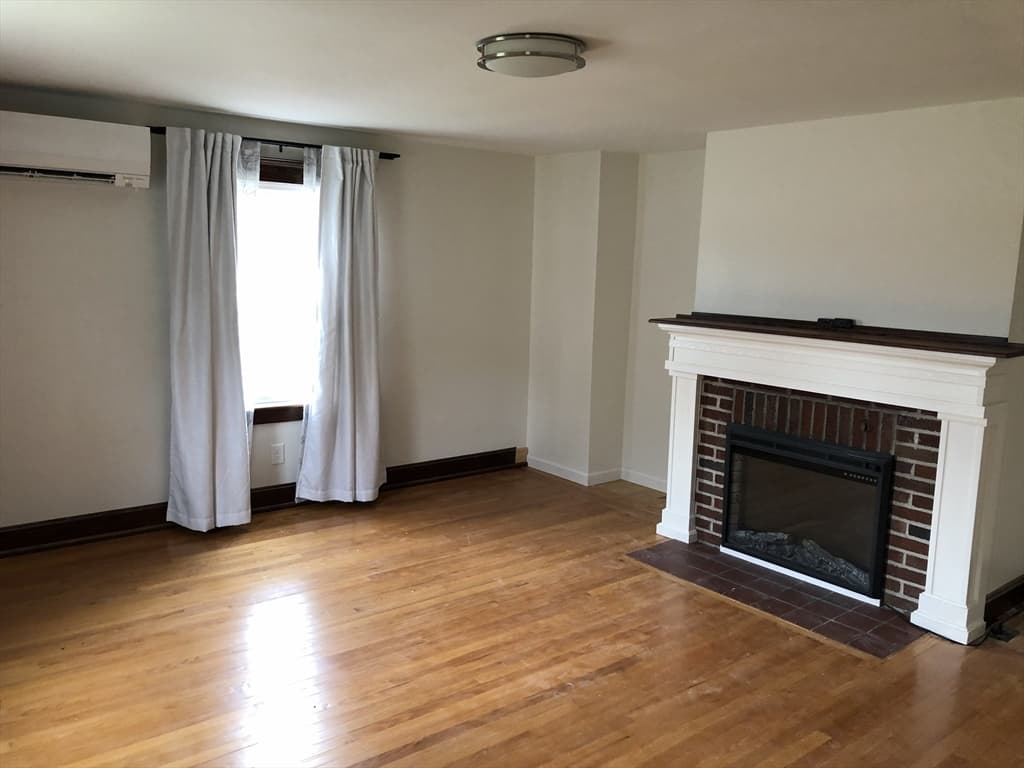 Single Family Residence at 132 Main St, Rutland MA 01543, Rutland, photo 4 of 13