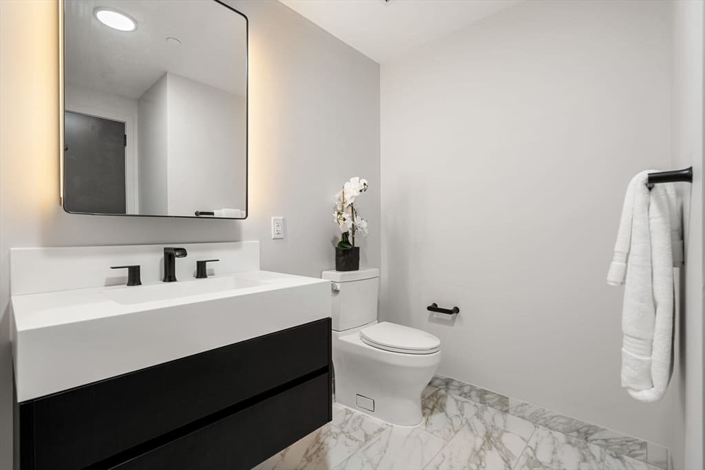 Condominium at 55 Lagrange St # 1705, Boston MA 02116, Boston, photo 17 of 19