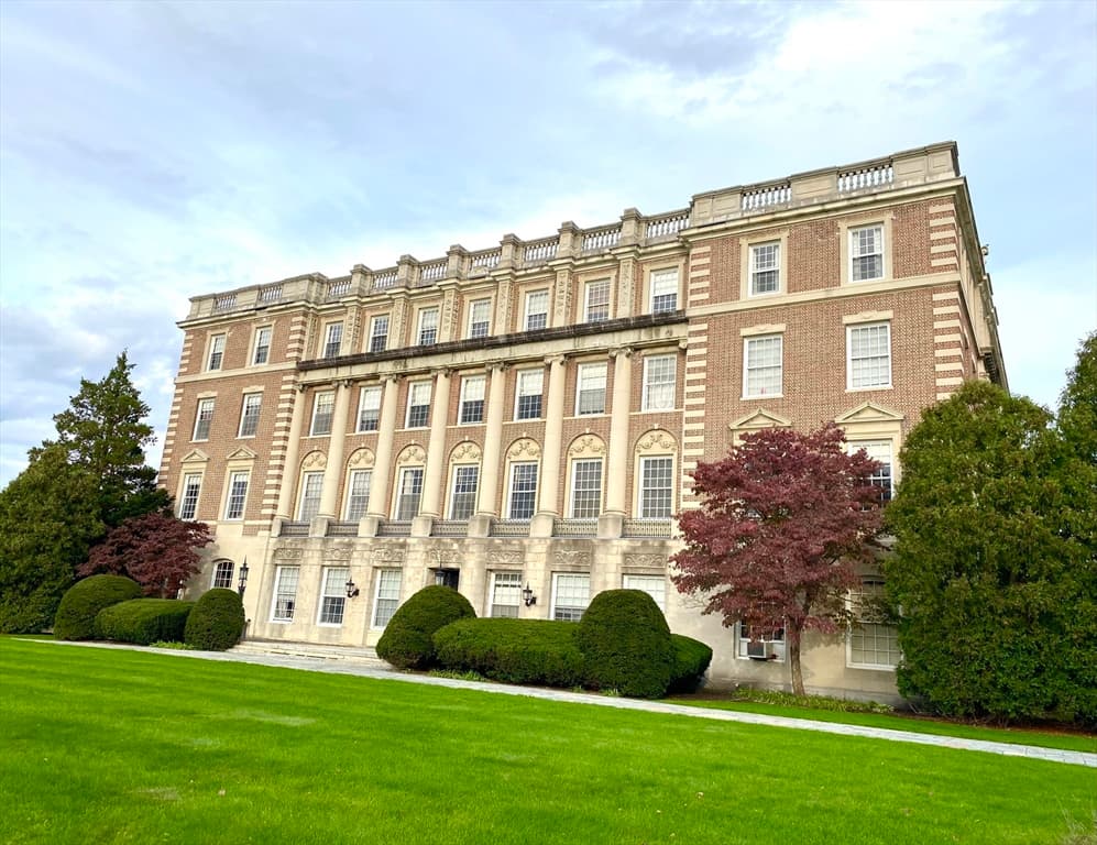 16 Balmoral Street # 417, Andover MA 01810
