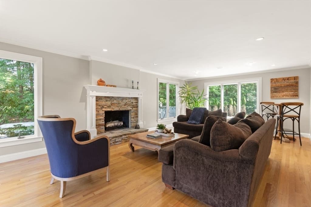 48 Castle Dr, Sharon MA 02067 photo 5
