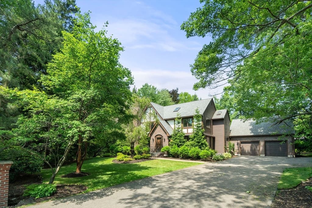 75 Hammond Pond Parkway, Brookline MA 02467