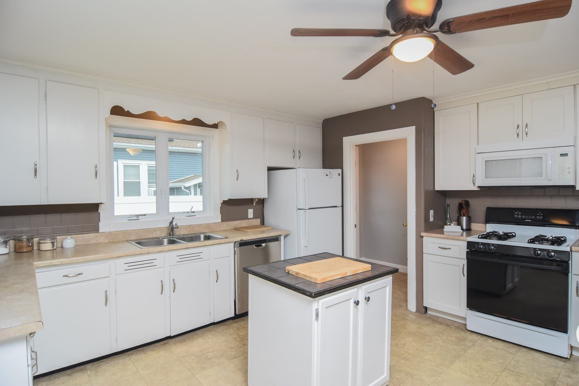 Single Family Residence at 2 Lamb St, Attleboro MA 02703, Attleboro, photo 13 of 40