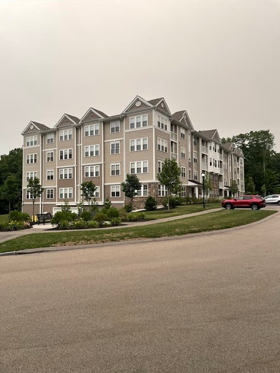 4402 Pennington Dr # 4402, Walpole MA 02081