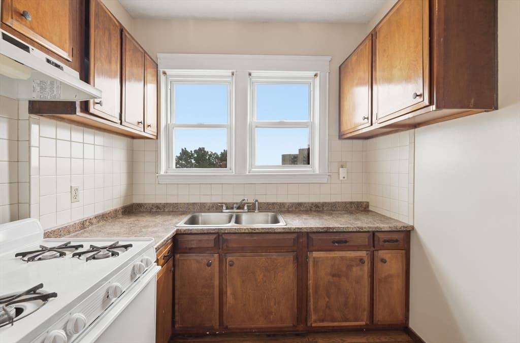 37 Eaton St, Fall River MA 02723 photo 23