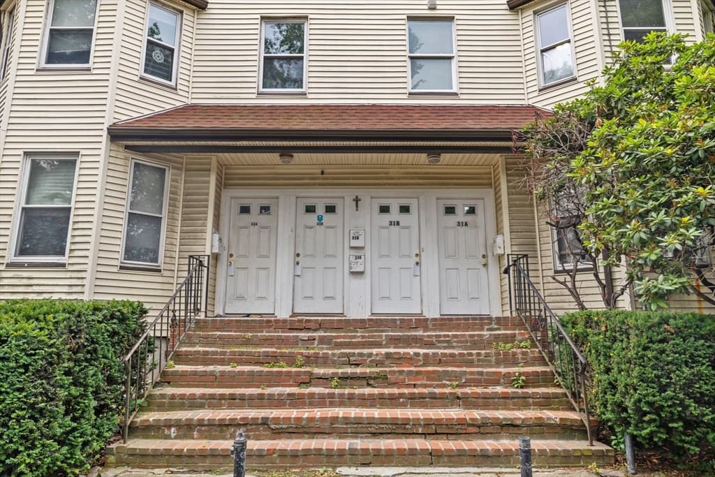 31-33 Lothrop St, Boston MA 02135 photo 2