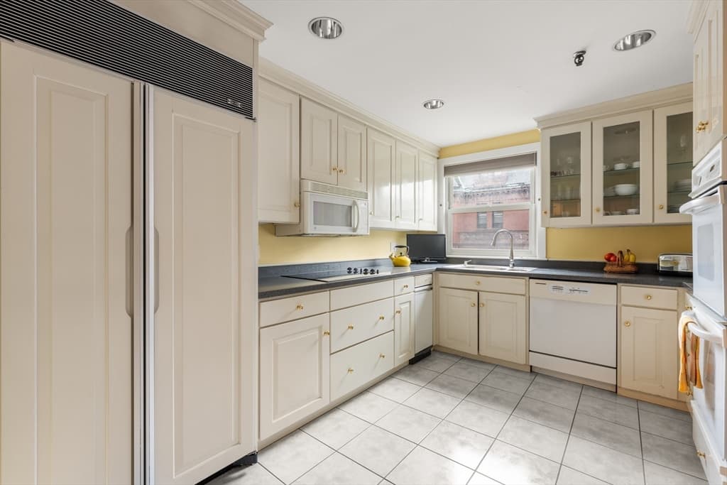 Condominium at 20 Gloucester St # 3, Boston MA 02115, Boston, photo 9 of 25