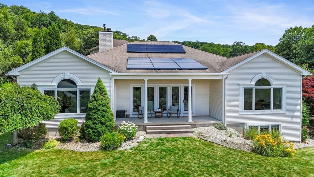 27 Spring Hill Rd, Belchertown MA 01007