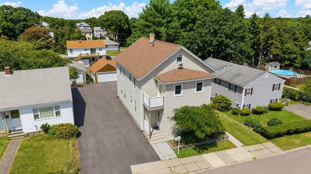 74 California St, Fall River MA 02723