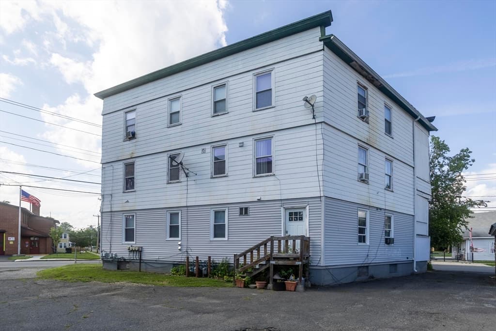 583 Chicopee St, Chicopee MA 01013 photo 2