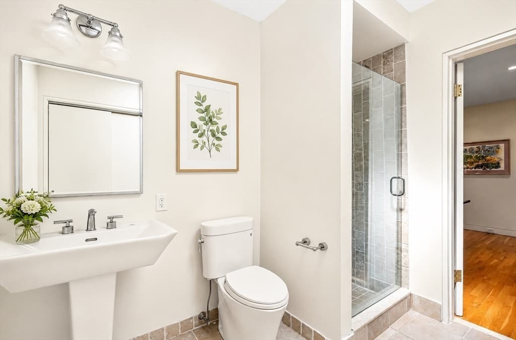 108 Codman Rd, Brookline MA 02445 photo 8