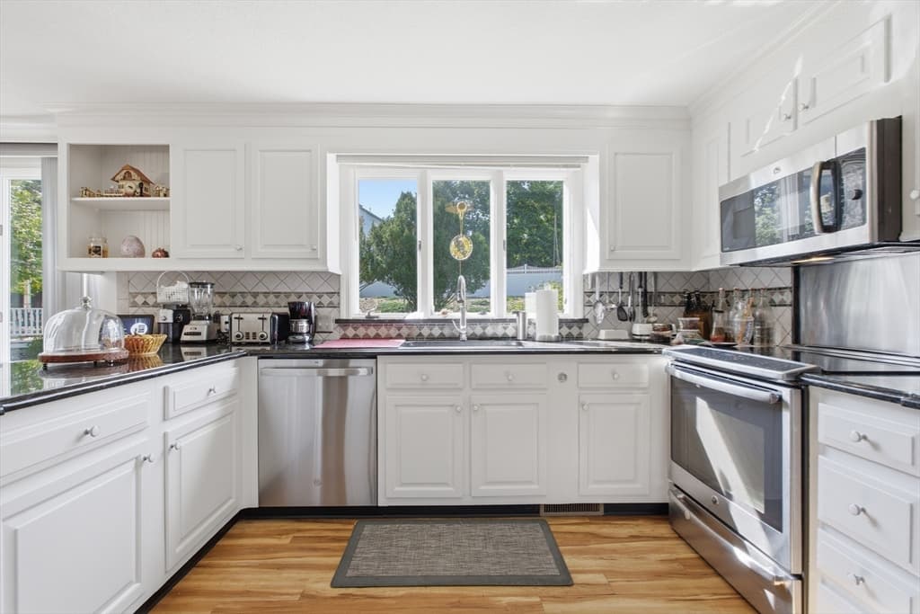 Single Family Residence at 2 Russell Road, Lynnfield MA 01940, Lynnfield, photo 14 of 42