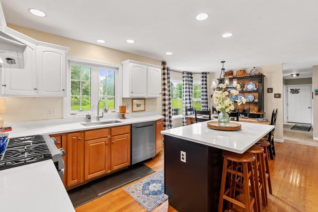 2 Ture Ln, Holbrook MA 02343 photo 2