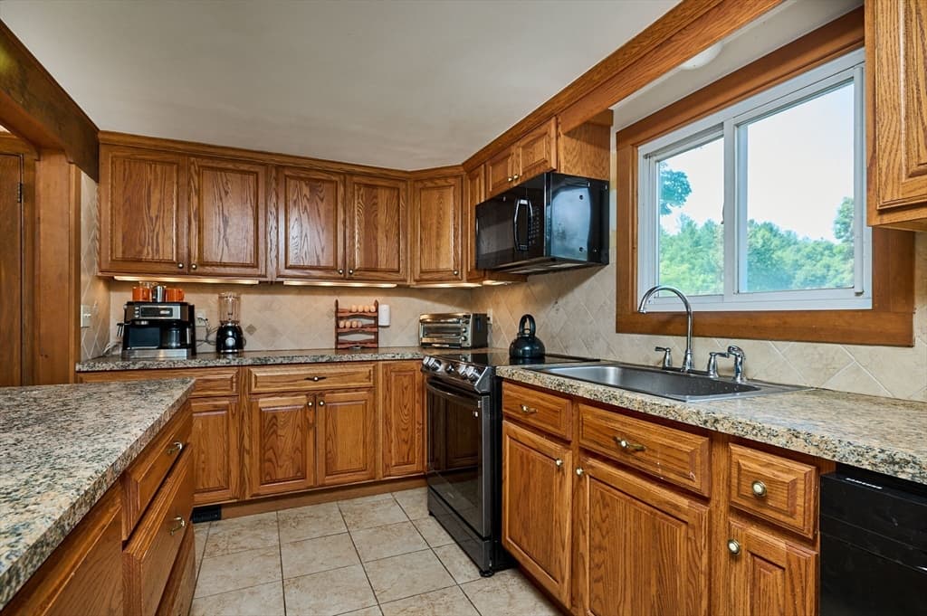 666 Montgomery Rd, Westfield MA 01085 photo 8