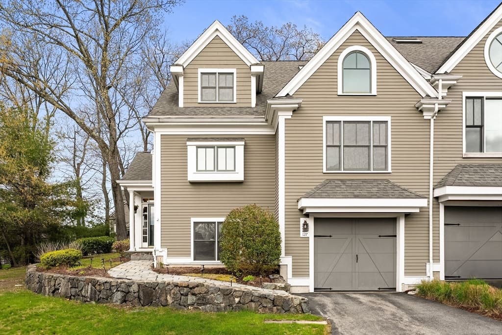 127 Johnson Woods Dr # 127, Reading MA 01867 photo 2