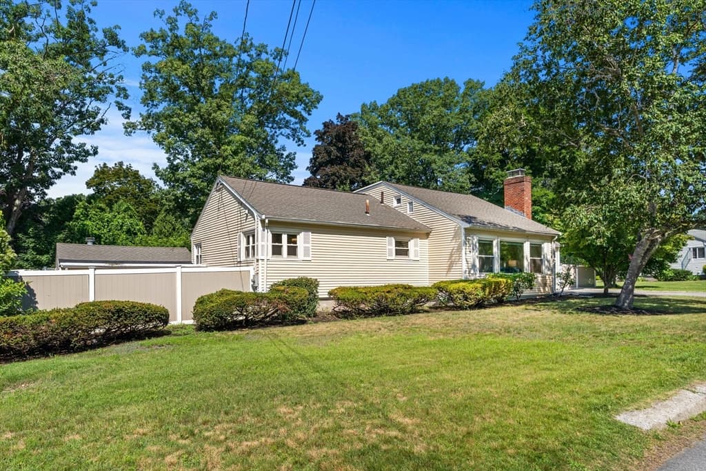 173 Florence Rd, Lowell MA 01851 photo 2