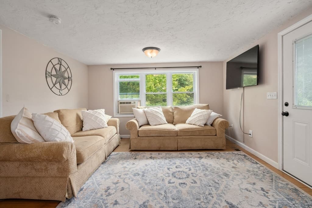 Single Family Residence at 10 Riverside Dr, Auburn MA 01501, Auburn, photo 17 of 33