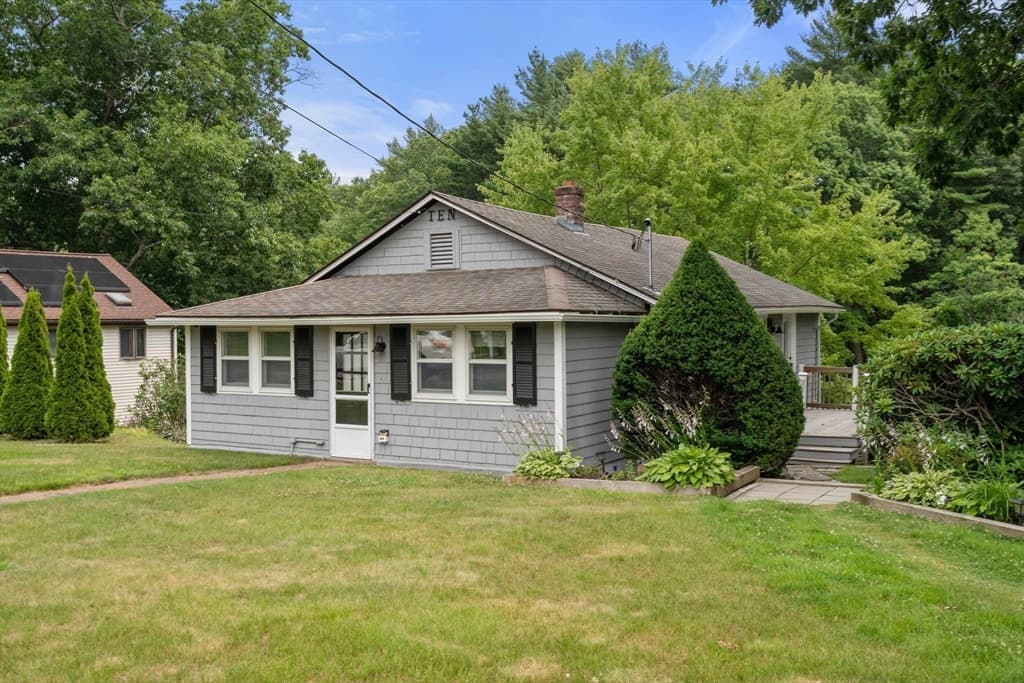 Single Family Residence at 10 Riverside Dr, Auburn MA 01501, Auburn, photo 3 of 33