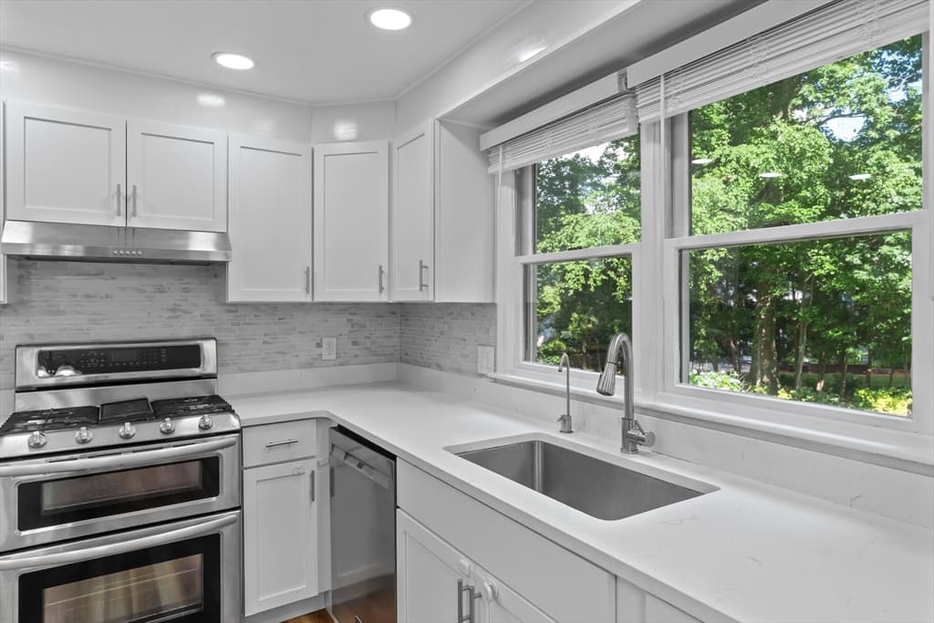 16 Dartmoor Dr, Shrewsbury MA 01545 photo 8