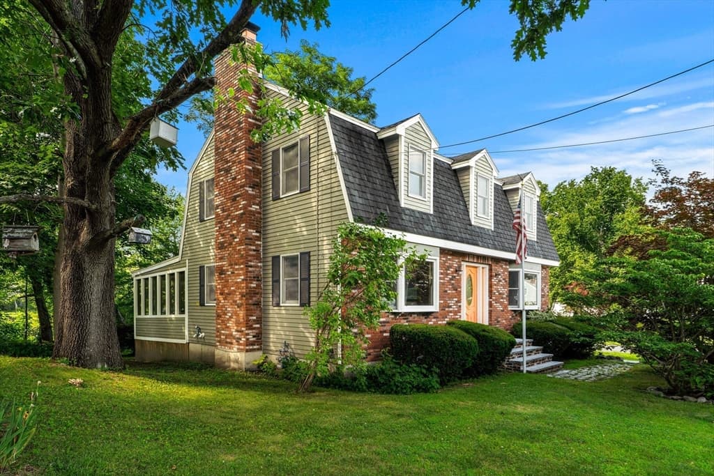 89 W Meadow Rd, Lowell MA 01854