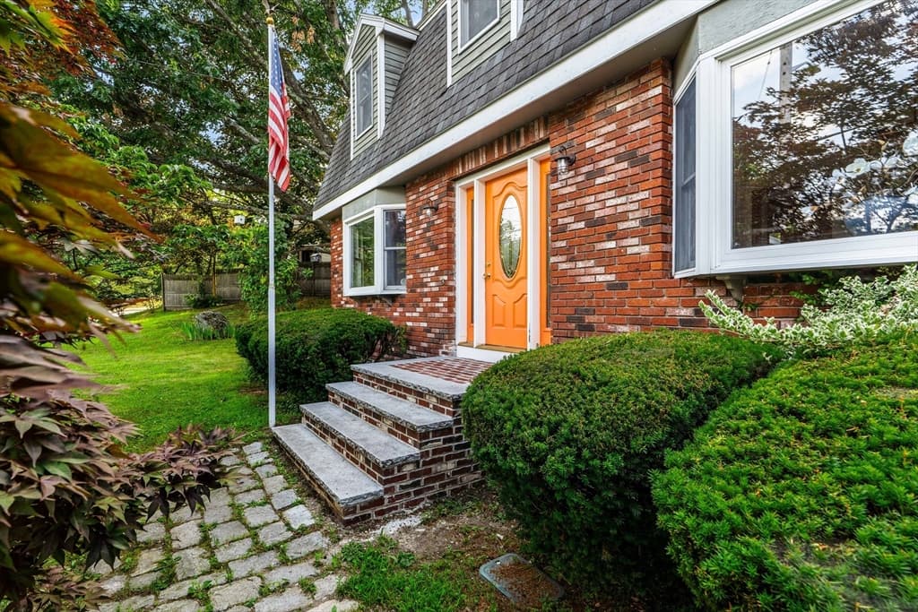 89 W Meadow Rd, Lowell MA 01854 photo 4