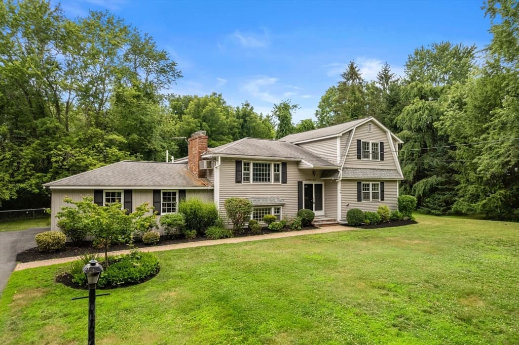 108 Greenwood Rd, Andover MA 01810