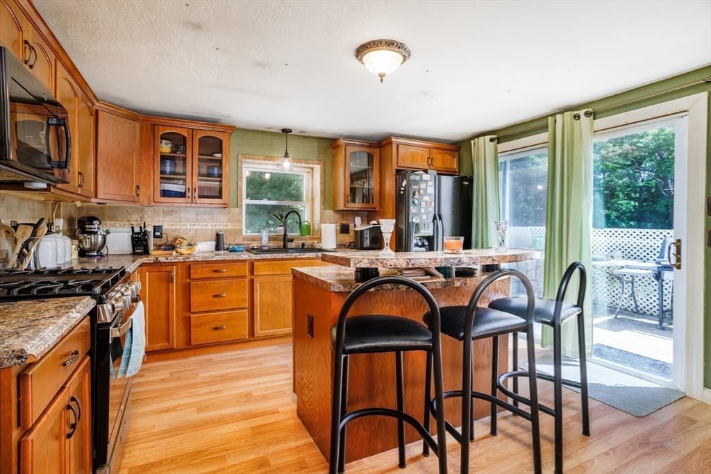 Single Family Residence at 148 Pond St, Leominster MA 01453, Leominster, photo 11 of 42