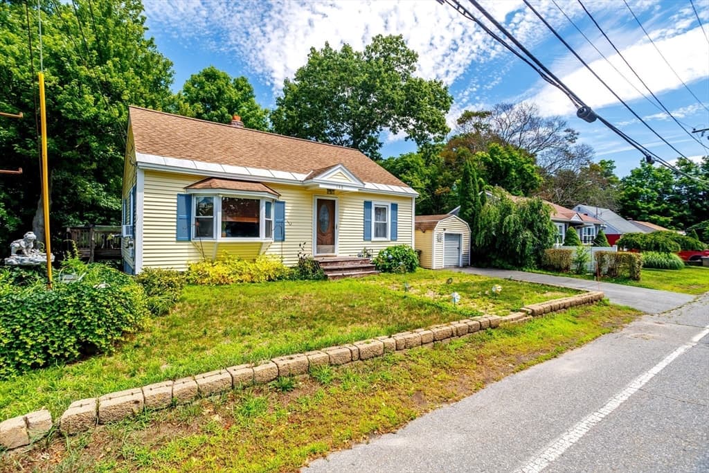 Single Family Residence at 148 Pond St, Leominster MA 01453, Leominster, photo 4 of 42