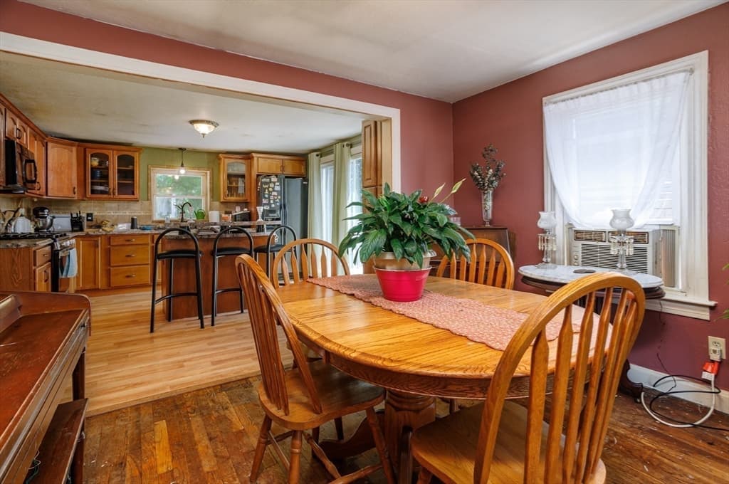 Single Family Residence at 148 Pond St, Leominster MA 01453, Leominster, photo 8 of 42