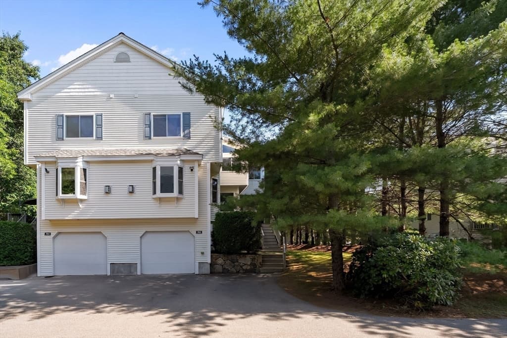 703 Old Bridge Ln # 703, Bellingham MA 02019 photo 3