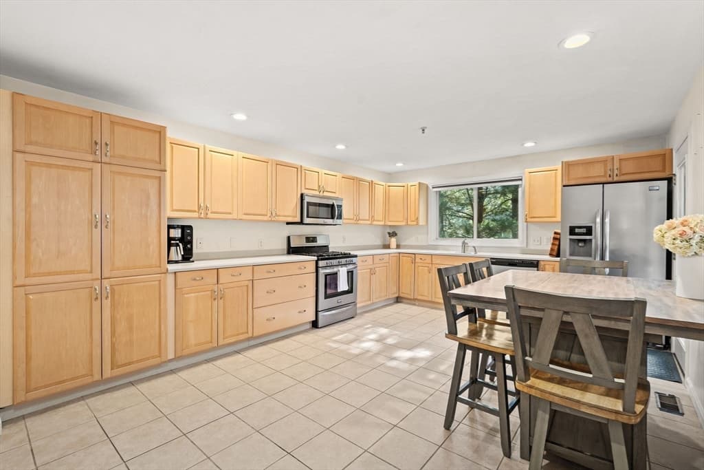 703 Old Bridge Ln # 703, Bellingham MA 02019 photo 8