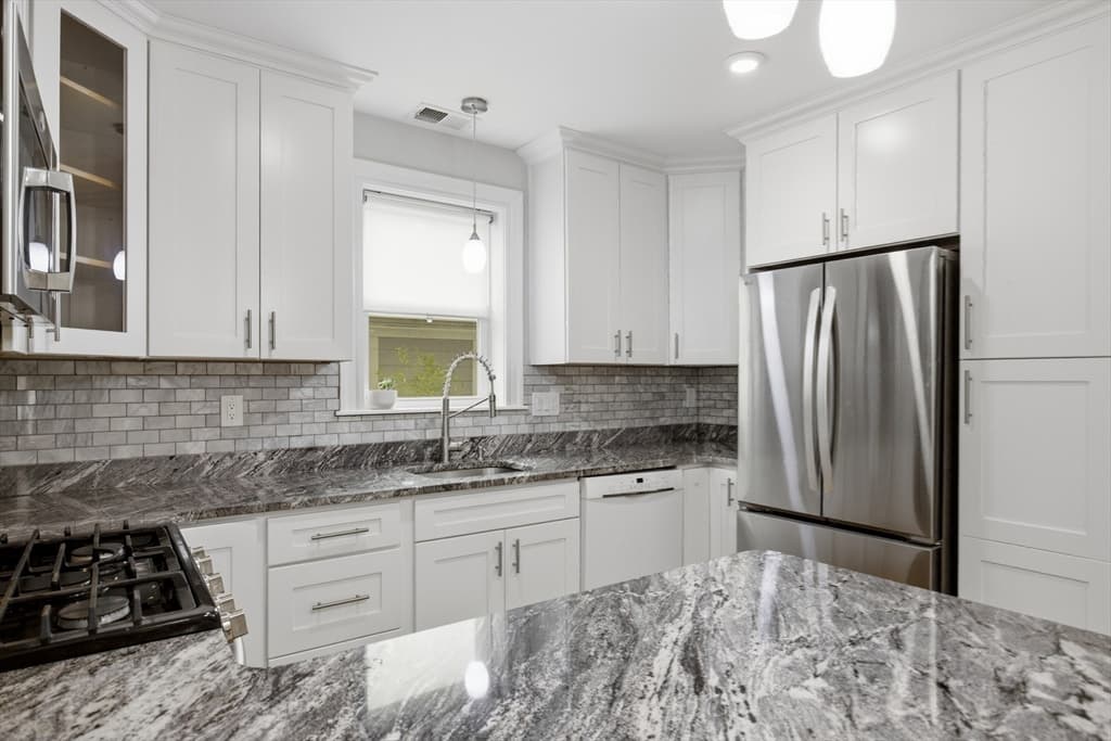 28 Beecher Pl # B, Newton MA 02459 photo 5