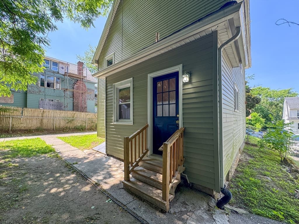 185 Leyfred Ter, Springfield MA 01108 photo 5