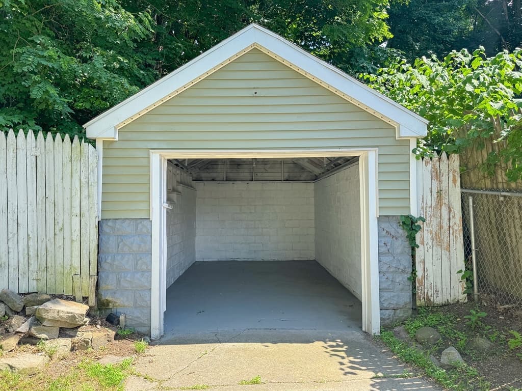 185 Leyfred Ter, Springfield MA 01108 photo 31