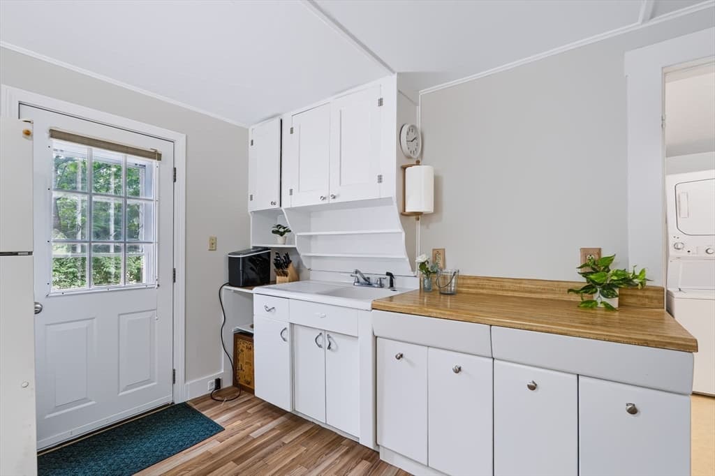66 N High St, Foxboro MA 02035 photo 15