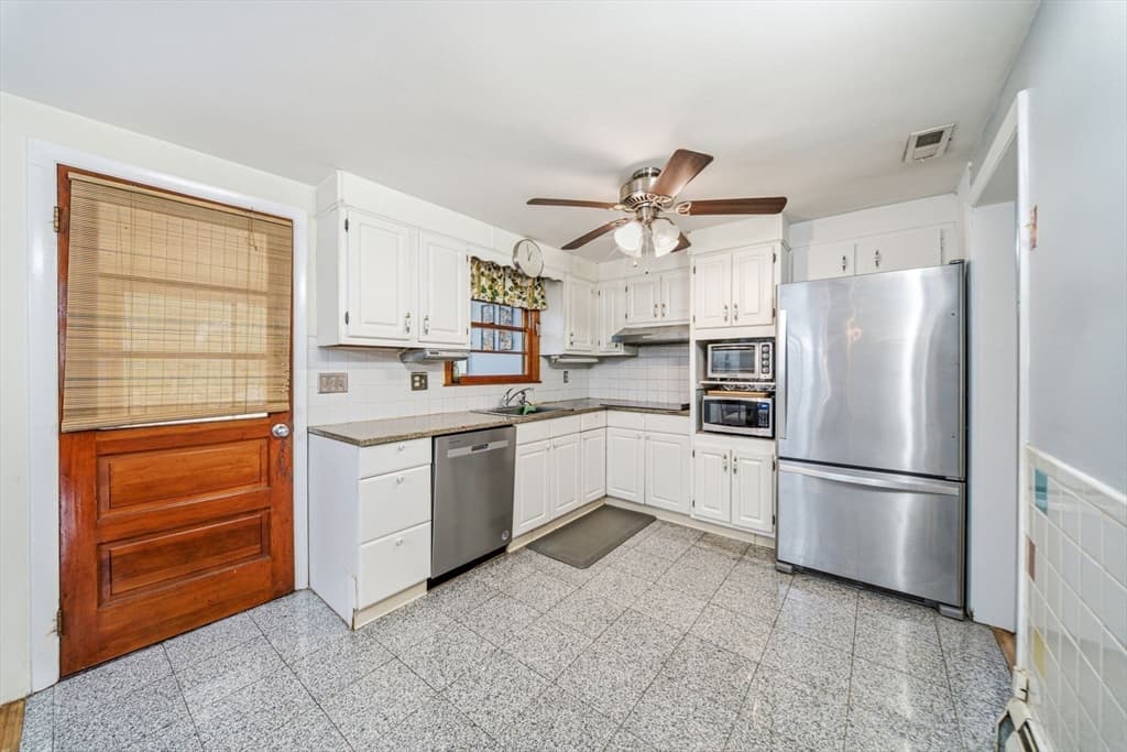 130 Elwell St, Malden MA 02148 photo 16