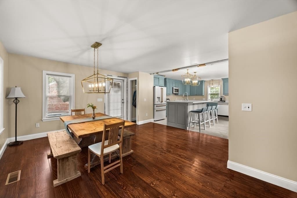 Single Family Residence at 551 Tremont St, Taunton MA 02780, photo 5 of 28