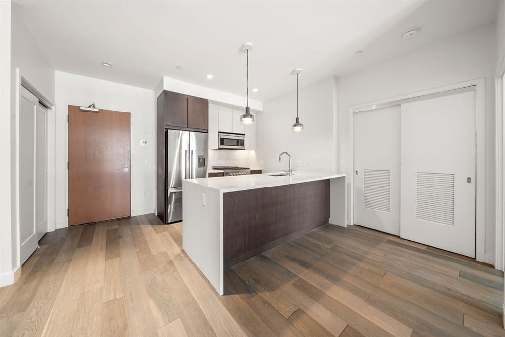 375 Canal St # 1102, Somerville MA 02145 photo 2