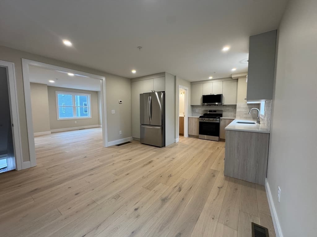 562 Gorham Street # 02, Lowell MA 01852 photo 11