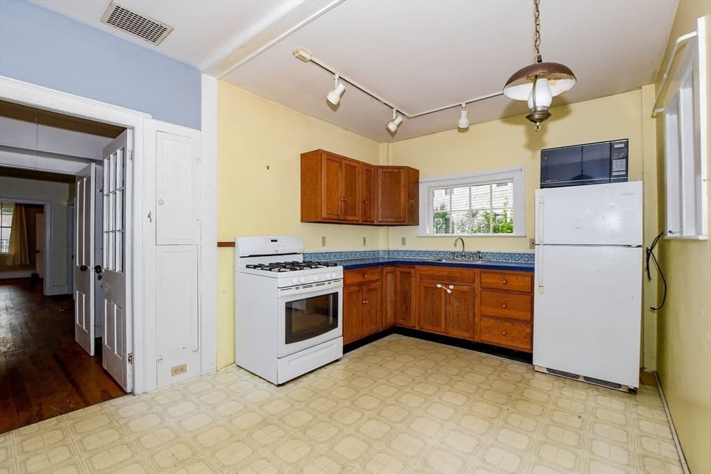 28 Main Street, Mattapoisett MA 02739 photo 19