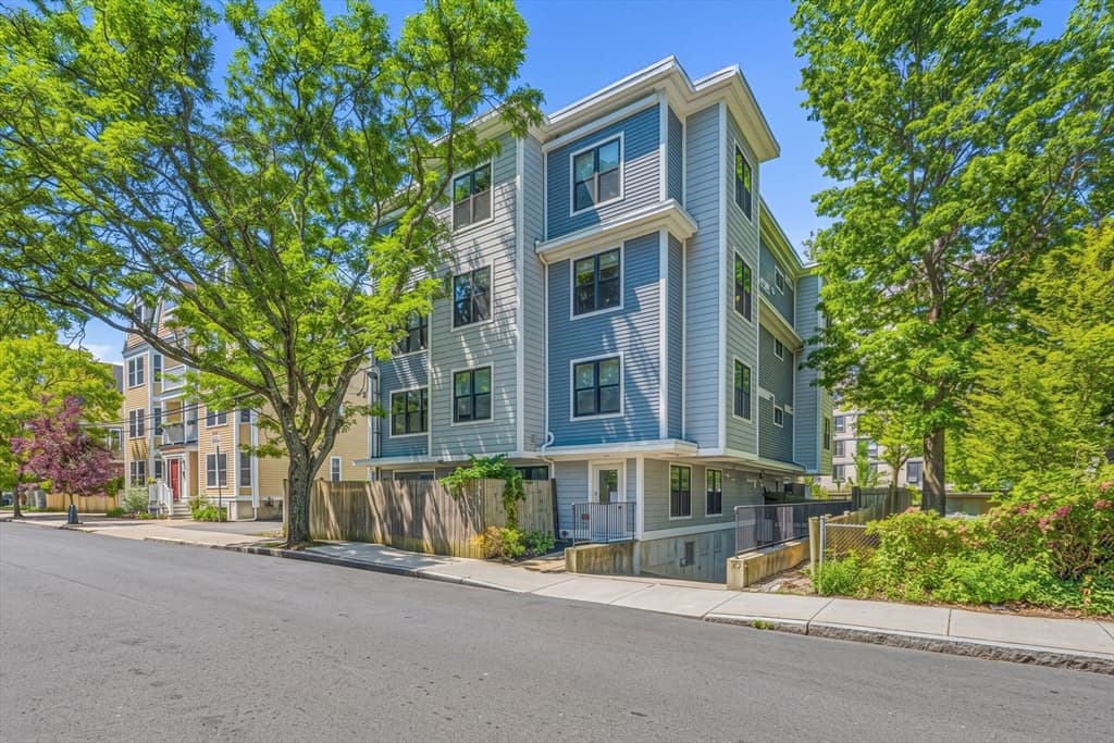 192 Raymond St # 4, Cambridge MA 02140