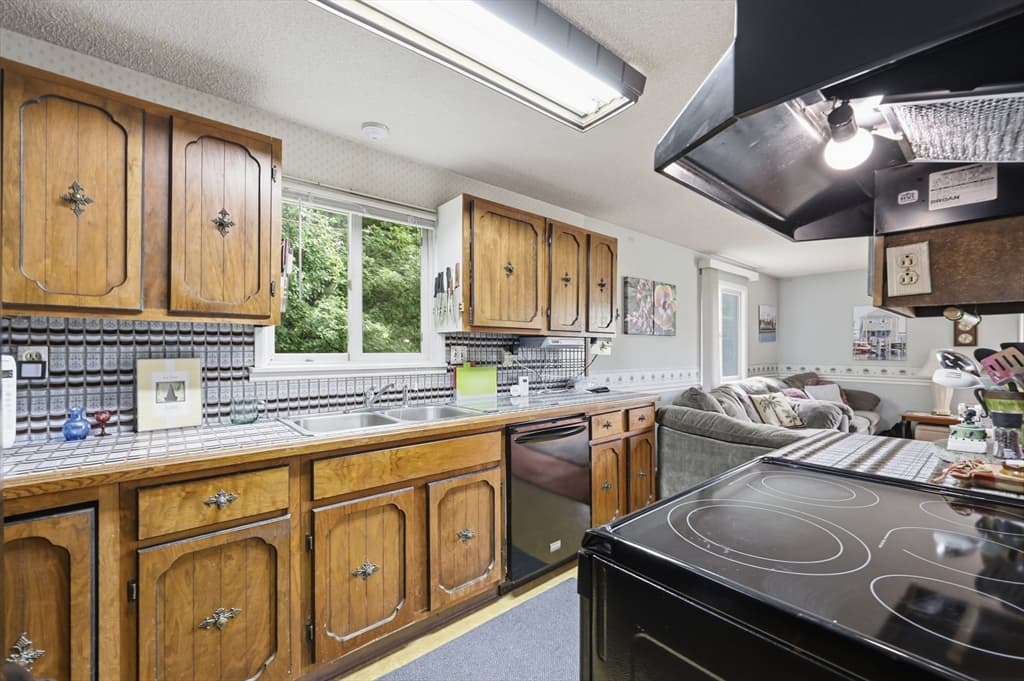 1303 Calkins Rd, Palmer MA 01069 photo 4