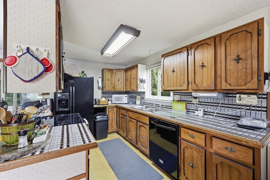 1303 Calkins Rd, Palmer MA 01069 photo 3