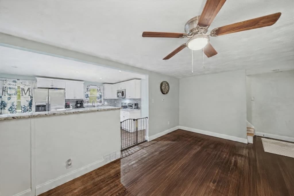 1582 Varnum Ave, Lowell MA 01854 photo 23