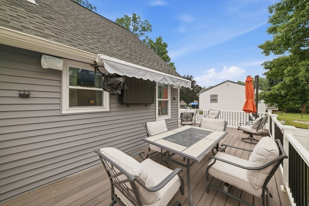 1582 Varnum Ave, Lowell MA 01854 photo 6