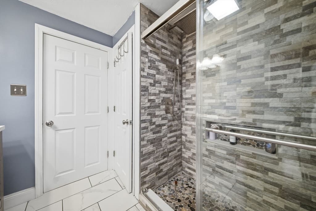 1582 Varnum Ave, Lowell MA 01854 photo 20