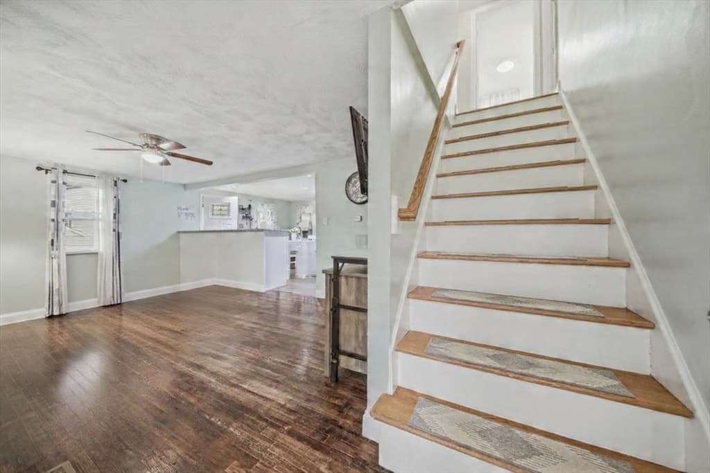 1582 Varnum Ave, Lowell MA 01854 photo 24